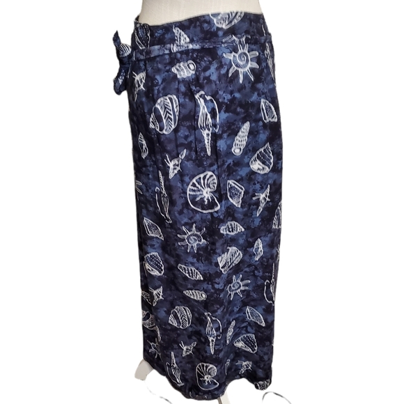 I.K. COLLECTIONS | Women's blue & white shell print swimwear wrap cover. Size L. - Picture 2 of 5